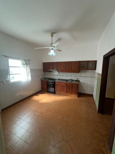 Casa En Venta En Isidro Casanova