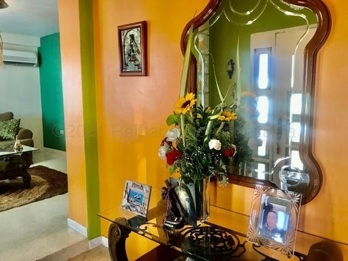 Imagen 3 de 7 de Townhouse En Venta En Buena Zona De La Puerta Maraven