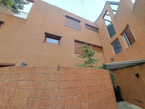 Departamento Tipo Townhouse En Venta De 5 Dorm. En Vitacura