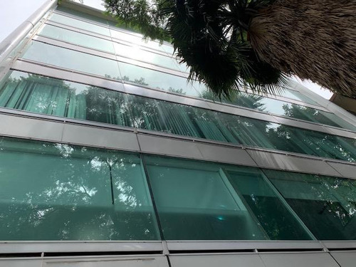 Del Valle Norte, 210m2, Vigilancia 24 Horas, Privados, Sala De Juntas, Área Abierta De Trabajo, Excelente Ubicación. El Precio Es Más Mantenimiento. Excelentes Vías De Acceso