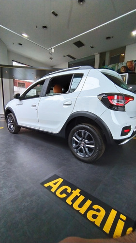 Imagen 2 de 15 de Renault Sandero Stepway 1.6 16v Zen Unidad 0km 2021 Fiat G