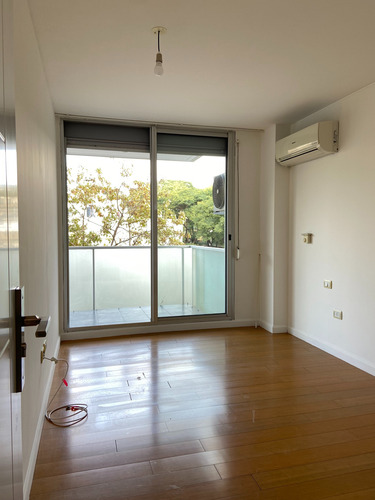 Apartamento Con Terraza Al Frente, 1 Dormitorio Y Garage.
