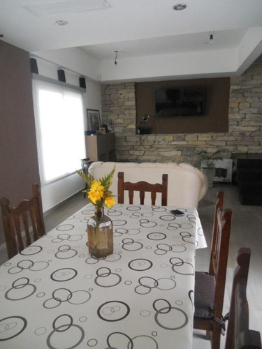 Casa De 4 Ambientes Sobre Capdevilla Y Granaderos Exelente E