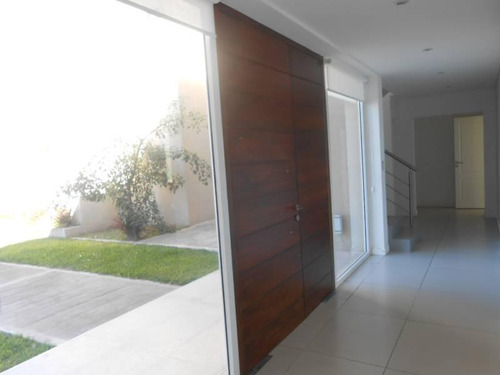 Casa En Venta Con Renta En Haras Santa Maria Maroto Propiedades