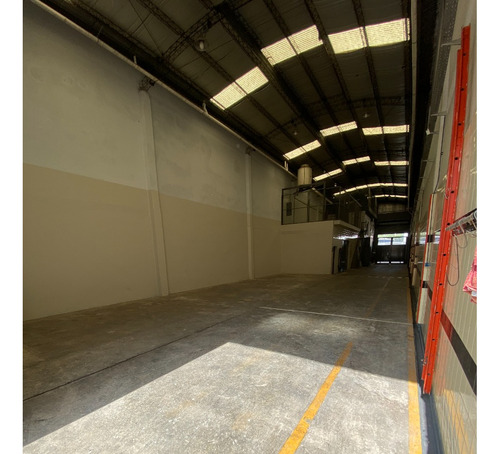 Depósito/galpón C.a.b.a. Titular Vende Ó Alquila A 3000 Dolares Mensuales, Zonif: E2 , Luz Trifásica, Ideal Situación Geográfica A Metros Salida Autopista Dellepiane A 1000 Metros Avenida Gral. Paz