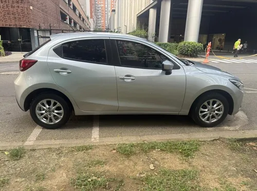 Mazda 2 Touring automatico