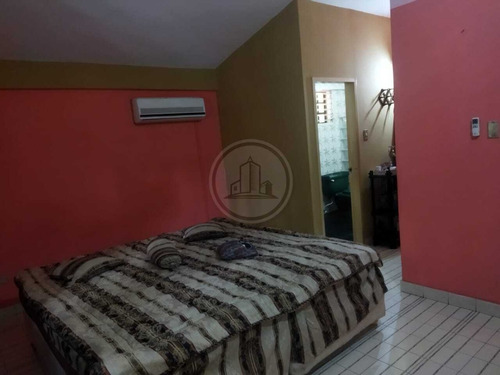 Bello Townhouse En Venta Amoblado Urb. El Castaño Sector El Samán. 002jsc