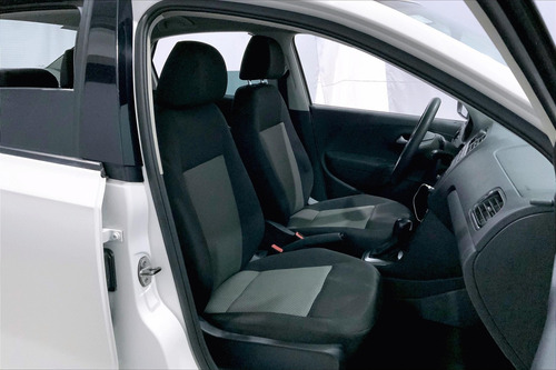 Imagen 7 de 25 de Volkswagen Vento Sedan 4 Pts Starline Ta A/ac Mp3 R-15