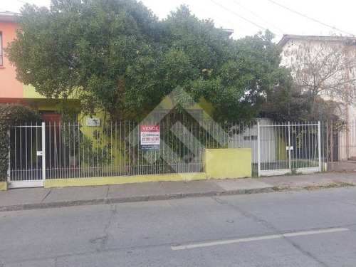 Casa En Venta De 3 Dorm. En San Joaquín