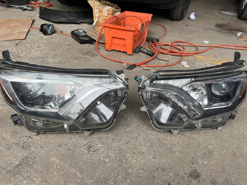 Par De Faros Toyota Rav 4 2016 2017 2018