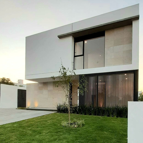Imagen 4 de 12 de Preciosa Residencia En Grand Juriquilla, Jardín, Doble Altur
