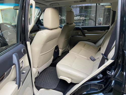 Imagen 12 de 14 de Mitsubishi Pajero Limited 4x4 2016