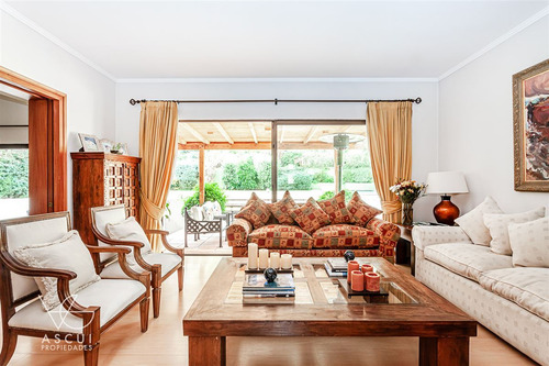 Casa En Venta De 4 Dorm. En Lo Barnechea