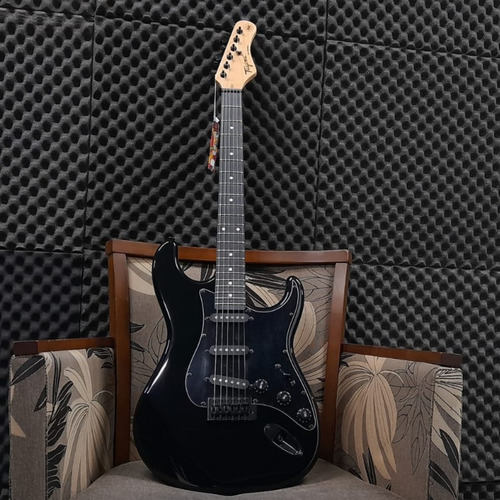 Imagem 2 de 8 de Guitarra Eletrica Tagima Strato Tw Series Tg-500 Preta Bk