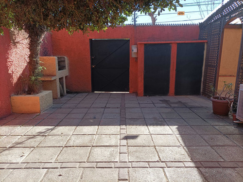 Casa En Venta. Villa Santa Carolina, Macul (107798)