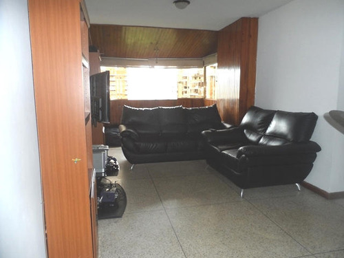 Venta De Amplio Apartamento En Los Ruices / Gc