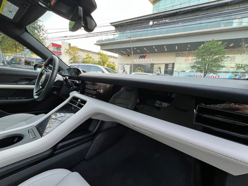 Porsche Taycan Base 2024