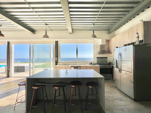 Sólida Casa En Venta Con Preciosas Vistas Al Mar, Zapallar