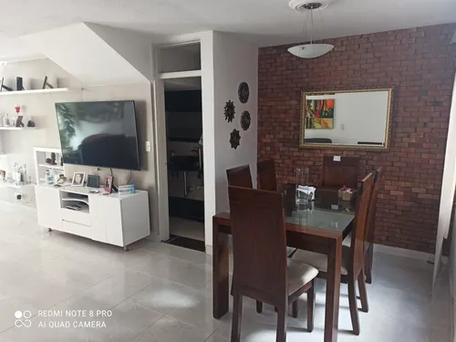 Se Vende Cómoda Casa En La Castellana Primer Piso
