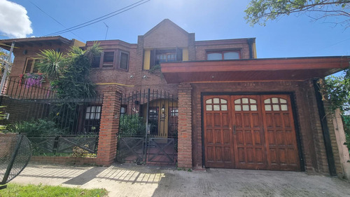 Chalet De 4 Dormitorios En Barrio Parque Calchaqui