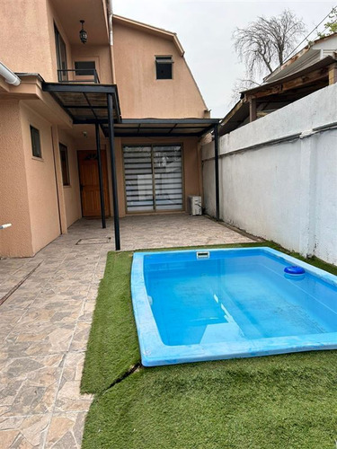 Casa En Venta De 4 Dorm. En La Reina