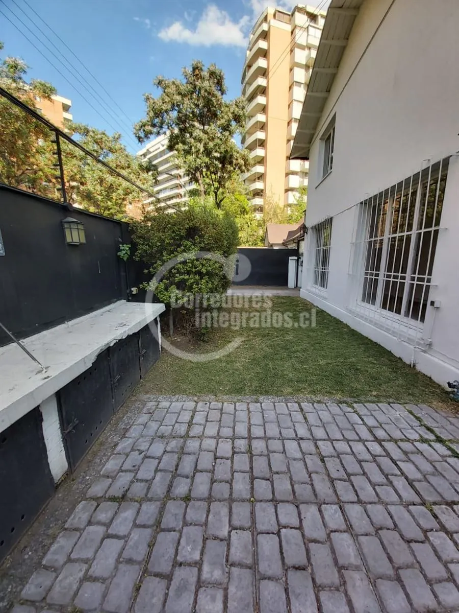 Imagen 1 de 18 de Casa En Arriendo De 4 Dorm. En Las Condes Metro E. Militar