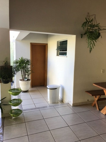 Imagem 20 de 21 de Casa Em Assis, Com 03 Dormitórios Sendo 01 Suíte Master. - 1205