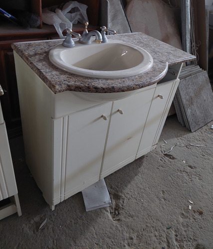 Mueble De Baño Con Granito, Lavamanos Y Puertas 85x55x85 (Usado)