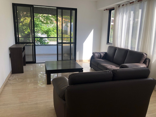 Imagen 19 de 21 de En Venta Apartamento En La Castellana .2do Piso Con Balcon