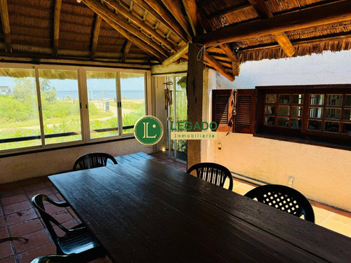 Casa En Venta En Atlántida Frente Al Mar