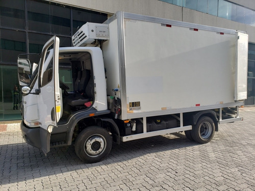 Imagem 3 de 11 de Mercedez Benz Acello 815