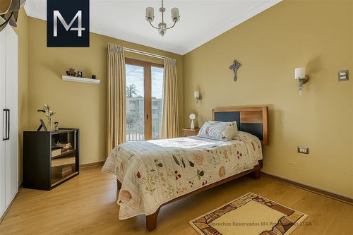 Casa En Venta De 4 Dorm. En Ñuñoa