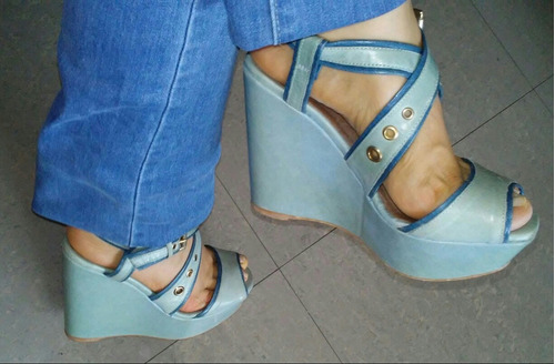 Sandalias Andrea Gomez Talla 37 En Cuero Azul