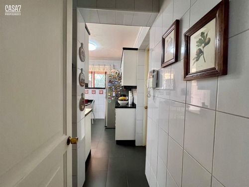Casa En Venta De 5 Dorm. En Providencia