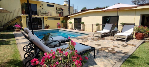 Casa Sola En Venta, Con Alberca, 2 Bungalows, Limites Con Cuernavaca