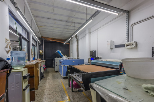 Taller Con Vivienda En Caba: Lote Propio, Terraza Y Quincho