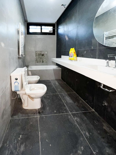 Imagen 15 de 19 de Casa - Miraflores (funes Hills)