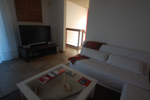 Casa En Alquiler Por Temporada De 3 Dormitorios En Punta Piedras (ref: Bpv-618)