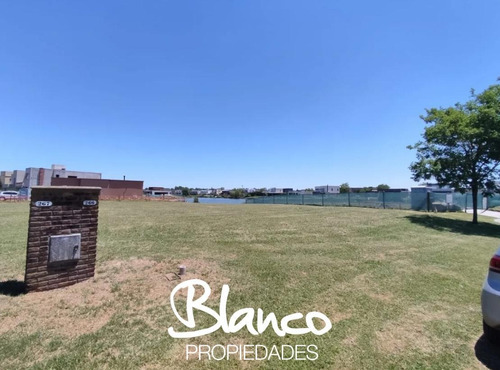 Imagen 3 de 8 de A La Laguna! Muy Lindo Lote Interno De 833 Metros Dentro Del Barrio El Cantón - Norte