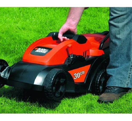 Imagen 6 de 6 de Cortadora de pasto eléctrica Black+Decker GR3000 con bolsa recolectora de 1000W y 120V color naranja/negro