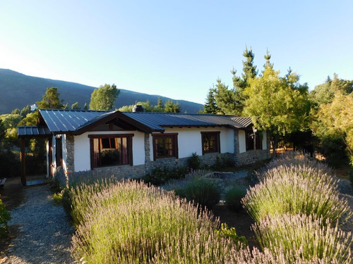Complejo De Cabañas En Lago Puelo