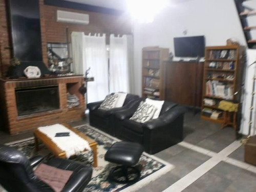 Chalet 4 Amb., 3 Plantas Y De Gran Solidez Constructiva