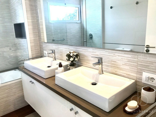 Imagen 20 de 26 de Casa En Mansa,barrio Privado, Punta Del Este, 4 Dormitorios Y Piscina Climatizada.