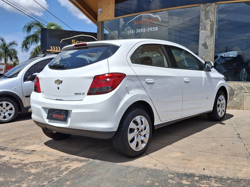 Chevrolet Onix ONIX HATCH LT 1.4 8V FlexPower 5p Mec.