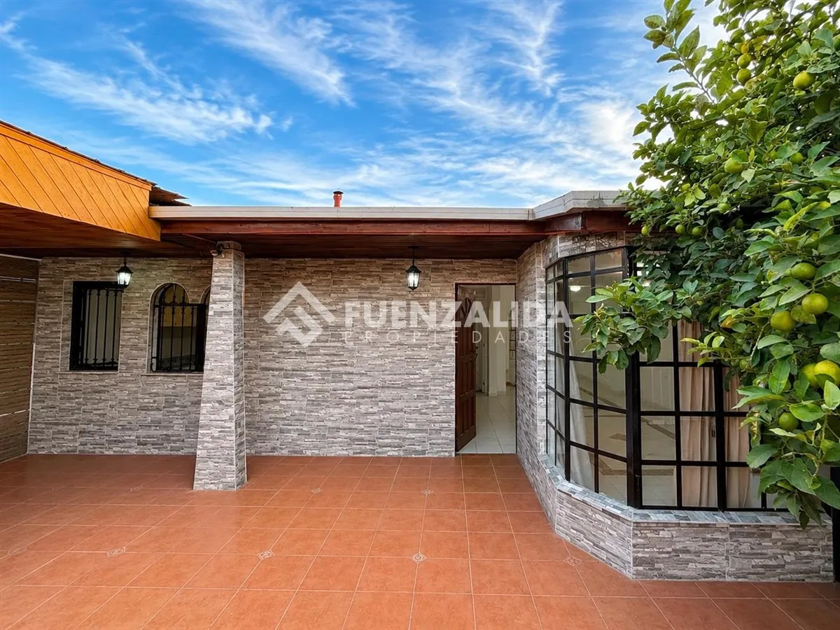 Imagen 1 de 18 de Casa En Arriendo De 3 Dorm. 2 Baños En Maipú