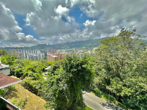 Amplio Y Agradable Th En Venta En Los Naranjos Del Cafetal Caracas