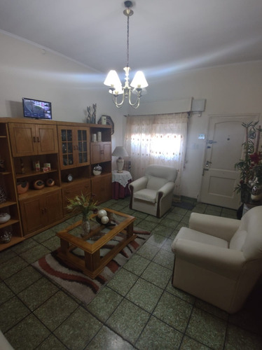 Oportunidad - Venta Casa 3 Ambientes Con Patio Y Cochera Grande - 190 M2 - Parrilla Y Quincho - Listo Para Mudarte- Villa Dominico, Avellaneda, Buenos Aires.