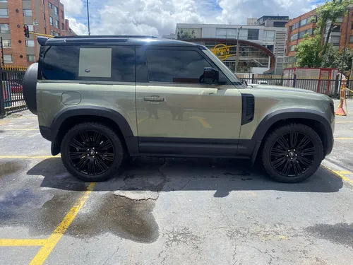 Land Rover Defender 90 2.0 Turbo Diesel First Edition