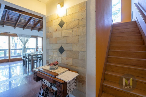 Imagen 17 de 30 de Casa En Venta - 5 Ambientes - Carilo