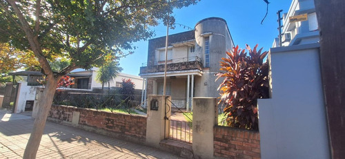 Casa En Villa Cabrera Tres Dormitorios
